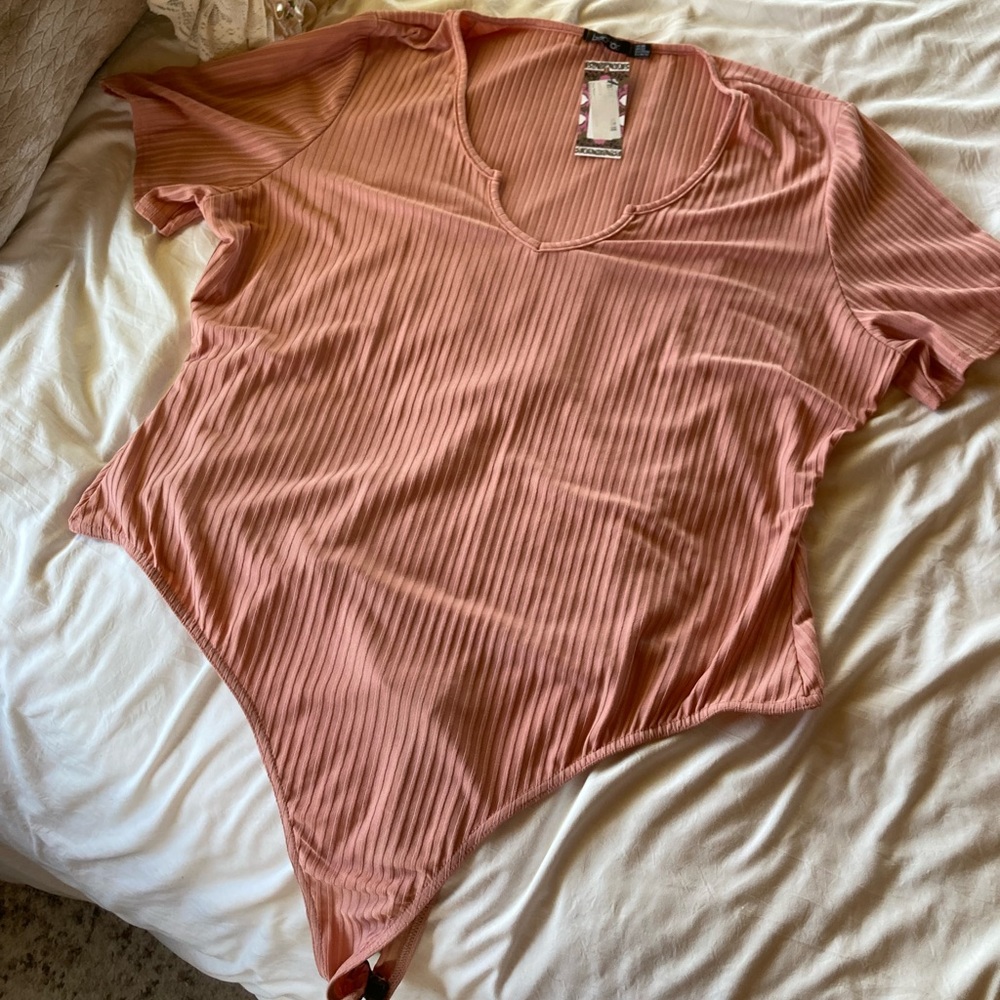 BOOHOO PLUS RIBBED NOTCH PLUNGE CAP SLEEVE BODYSUIT Size 22